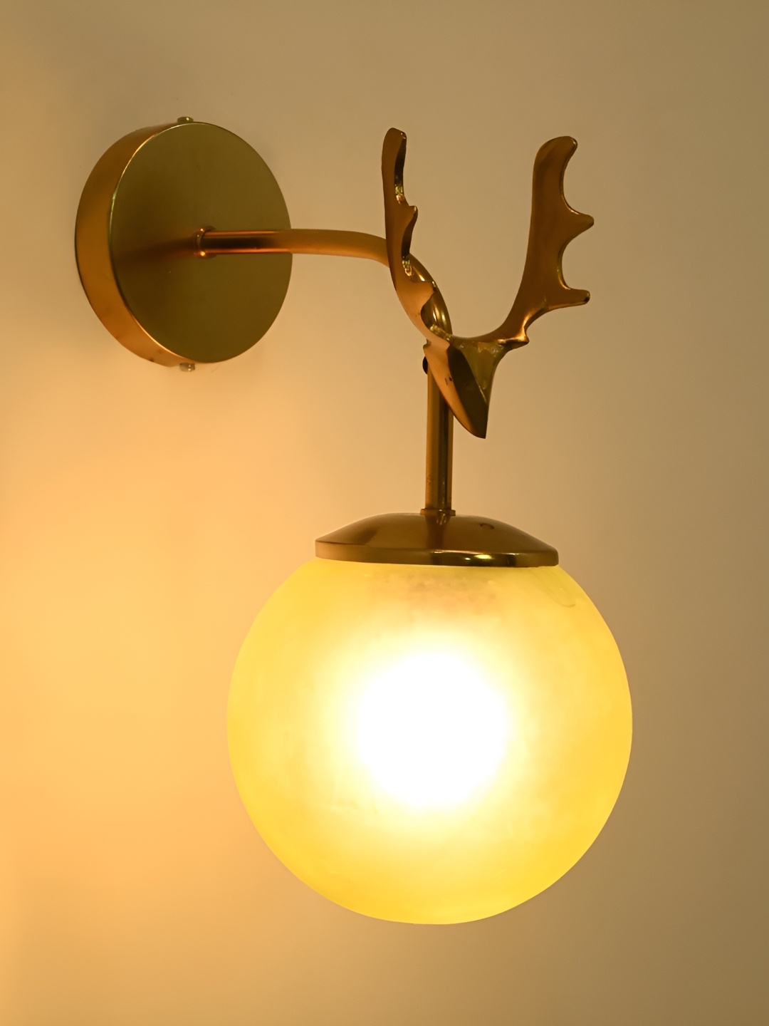

Afast Yellow Metal Rectangle Shaped Wall Lamp