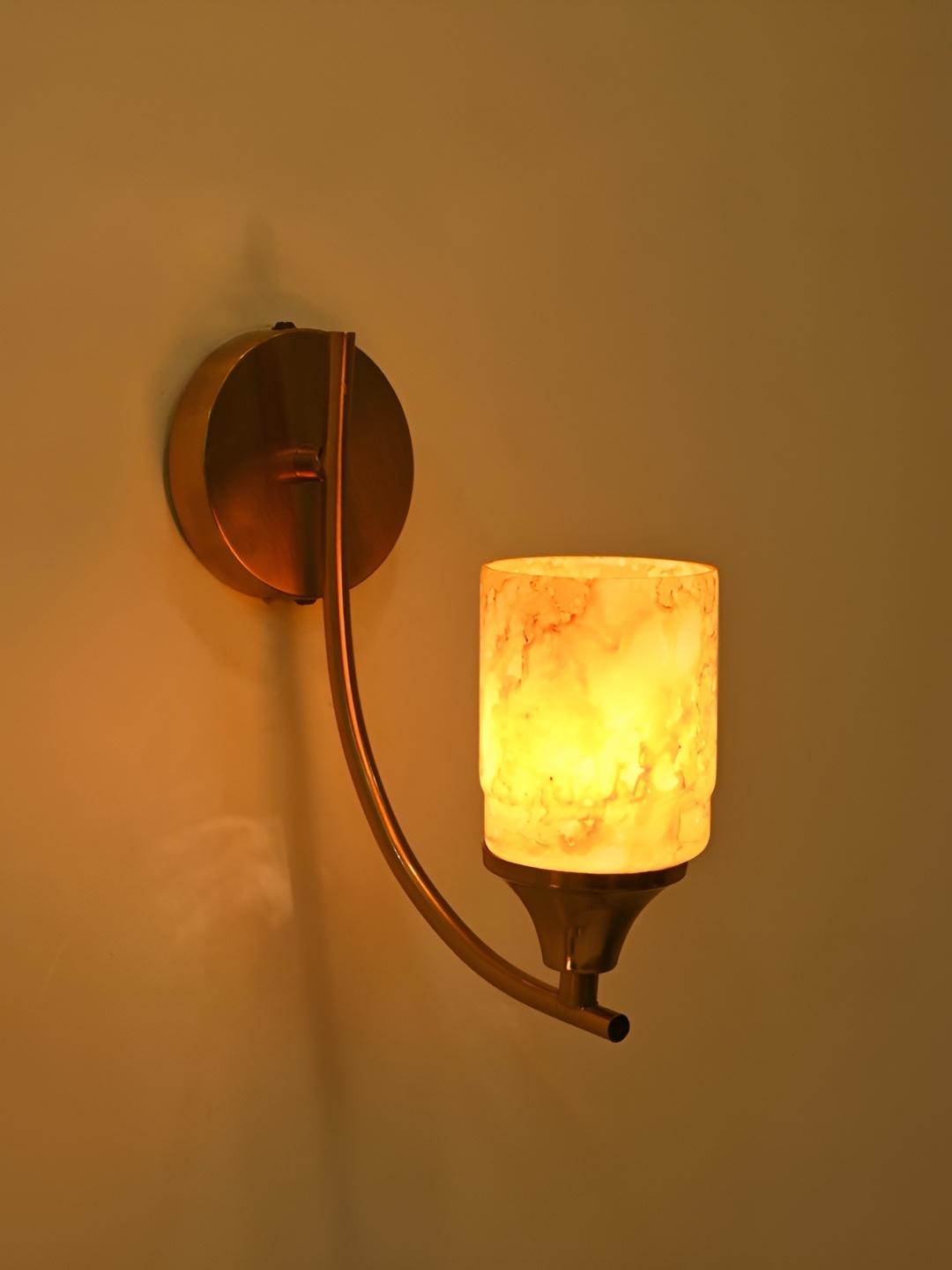 

Afast Yellow Metal Rectangle Shaped Wall Lamp