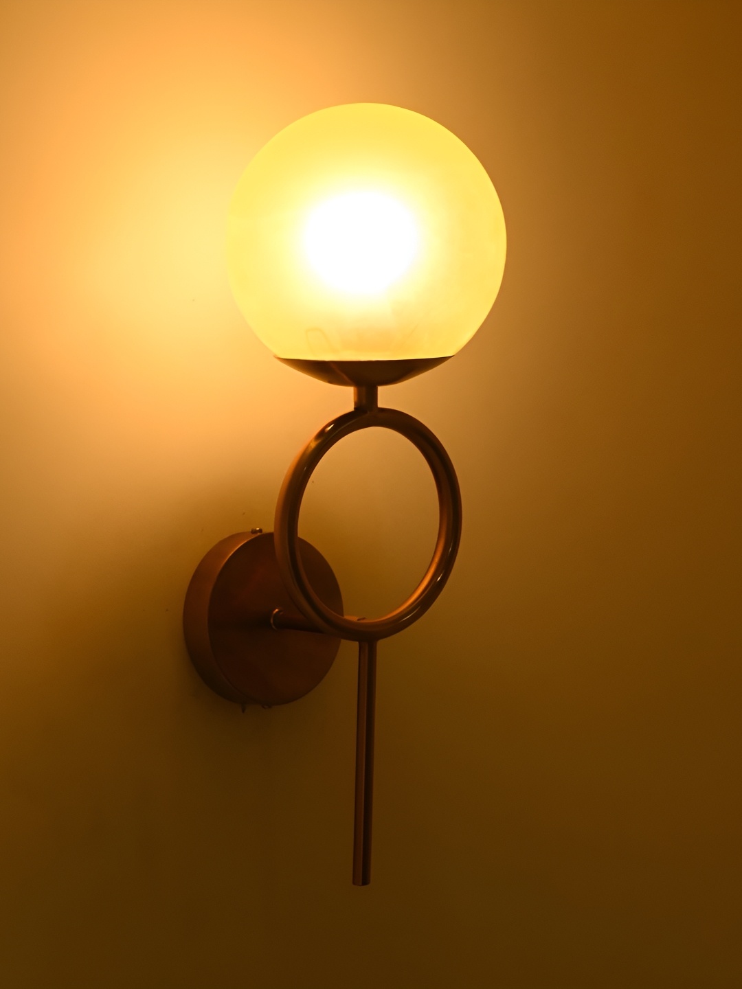 

Afast Yellow Metal Rectangle Shaped Wall Lamp