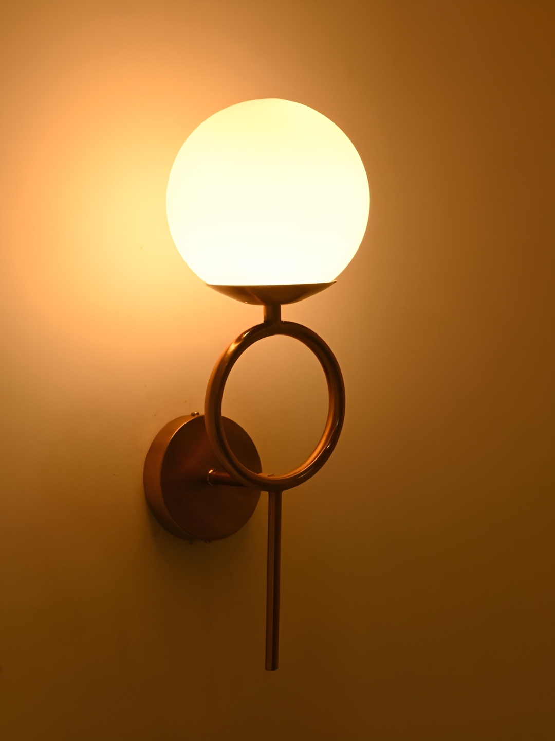

Afast White Metal Rectangle Shaped Wall Lamp