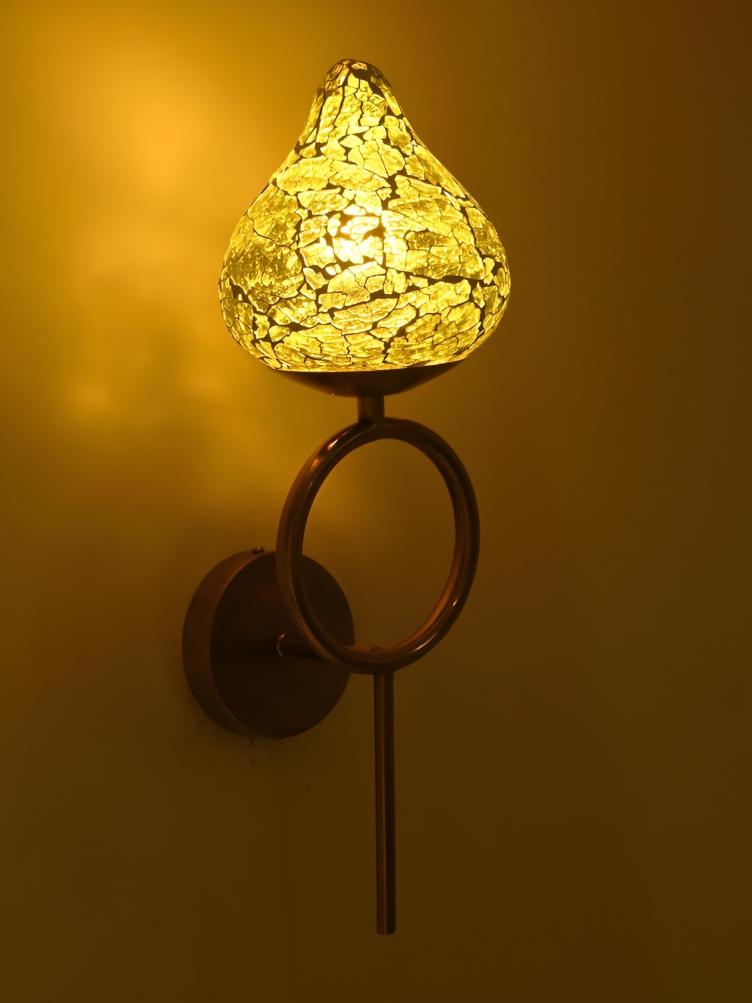 

Afast Yellow Metal Rectangle Shaped Wall Lamp
