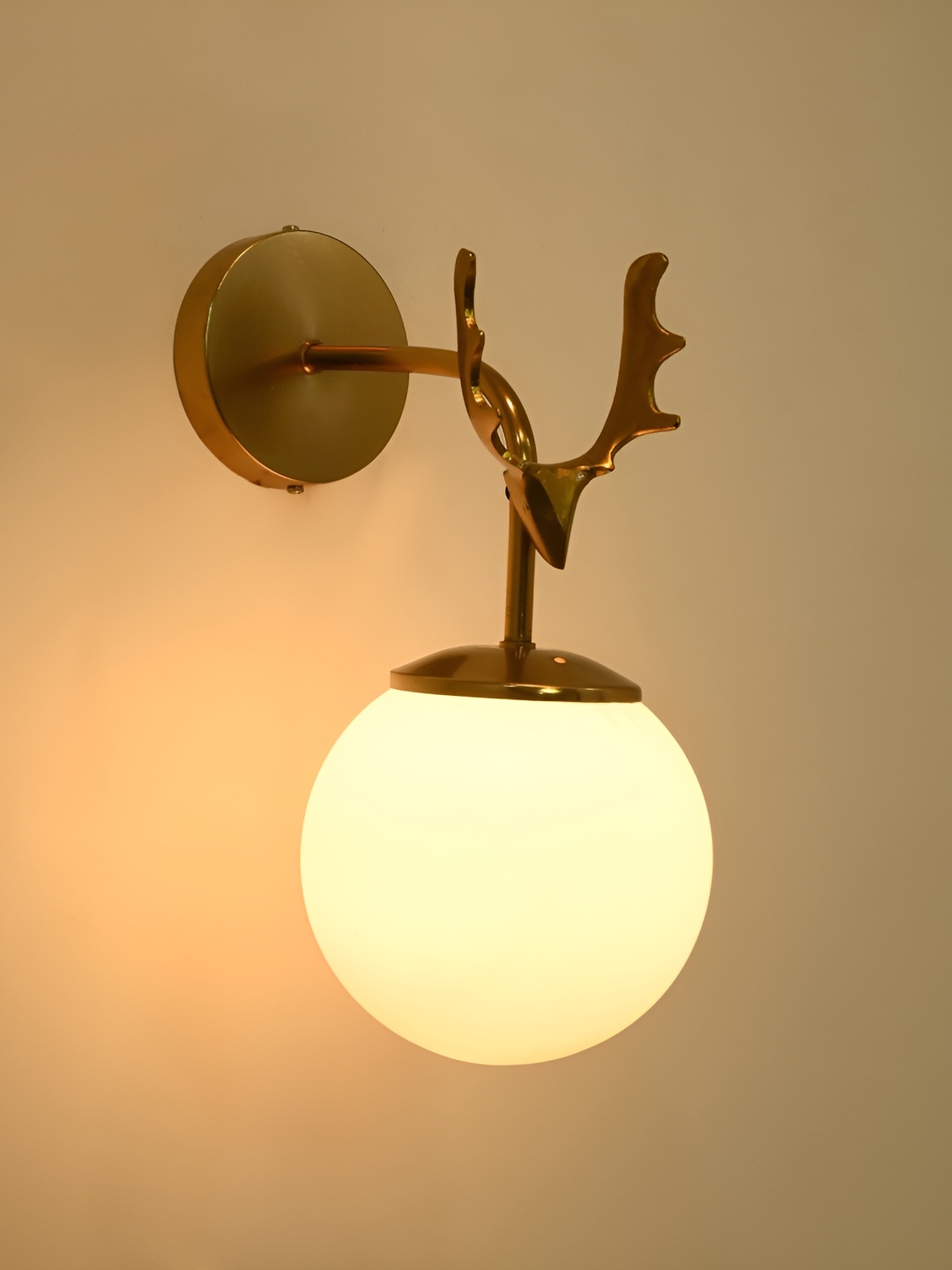 

Afast White Metal Rectangle Shaped Wall Lamp