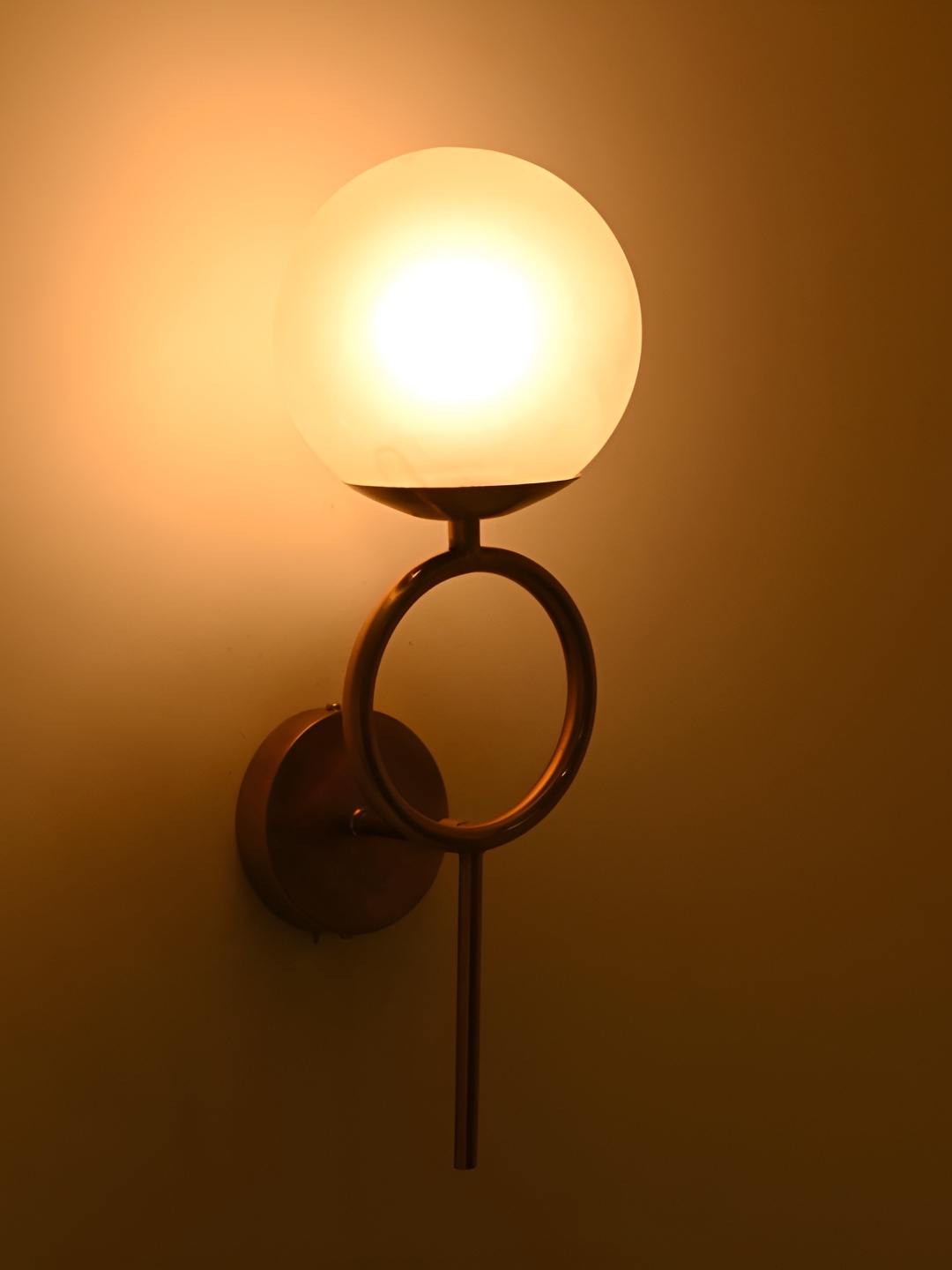 

Afast White Metal Rectangle Shaped Wall Lamp