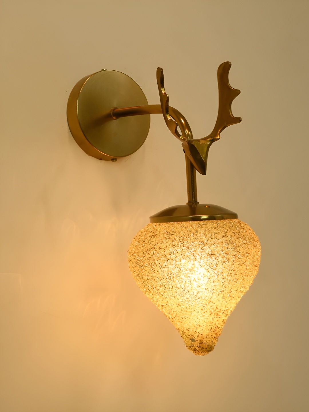 

Afast Gold-Toned Metal Rectangle Shaped Wall Lamp