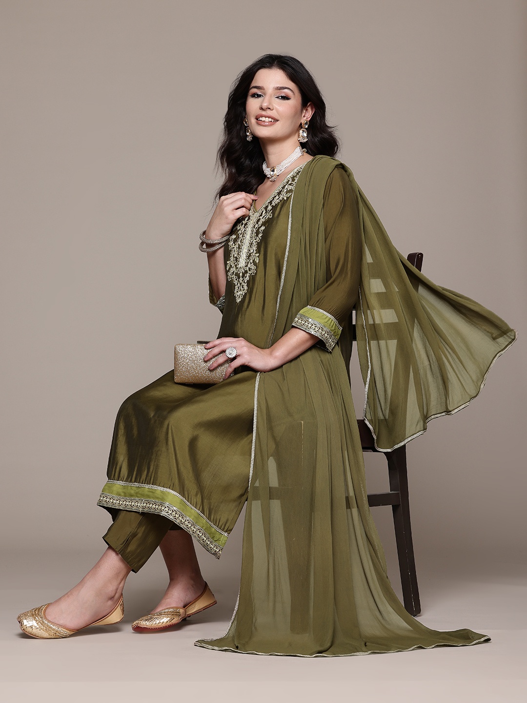 

Readiprint Floral Regular Pure Silk Kurta with Trousers & With Dupatta, Olive