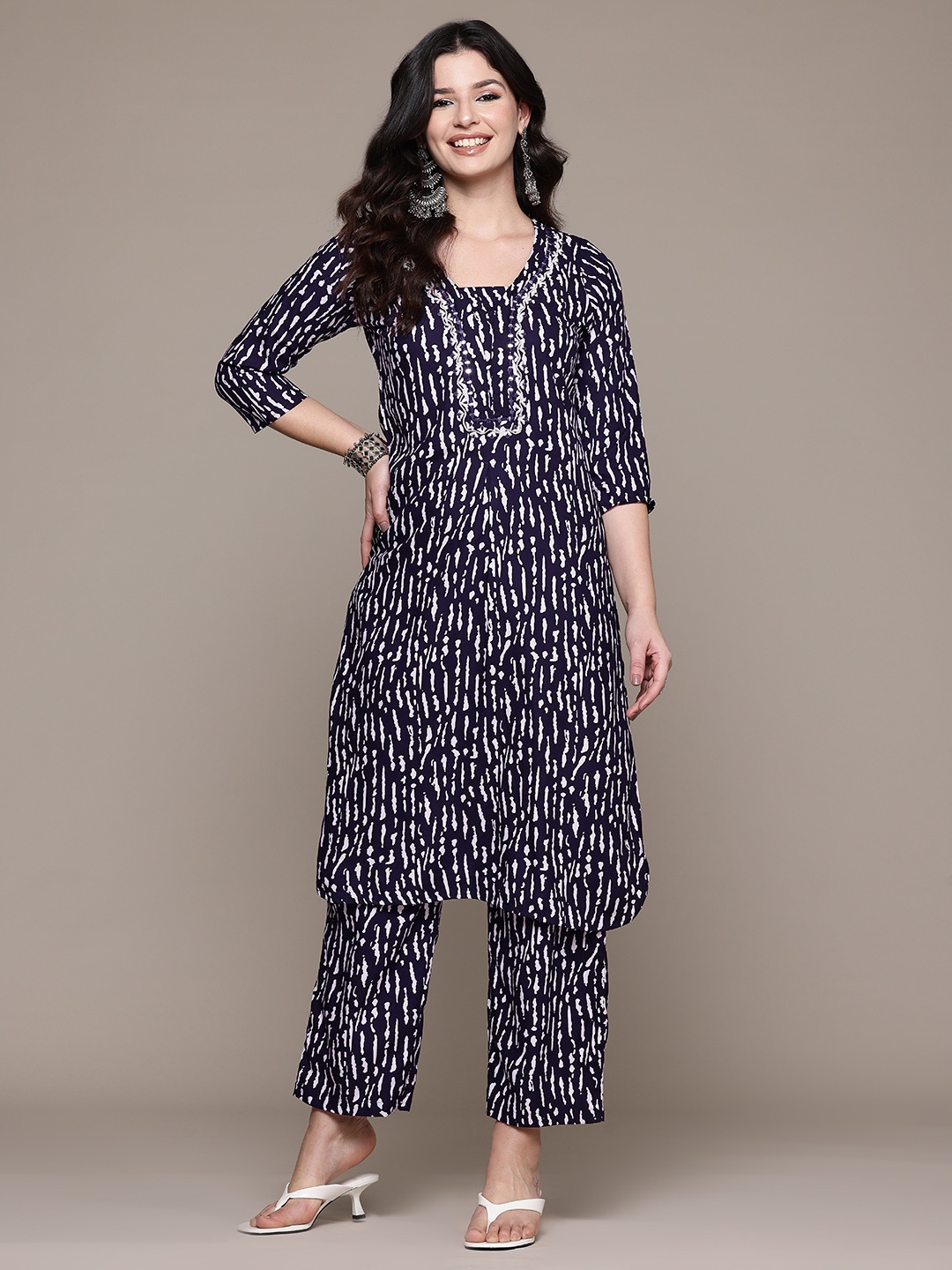 

Readiprint Printed Pleated Kurta with Trousers, Navy blue