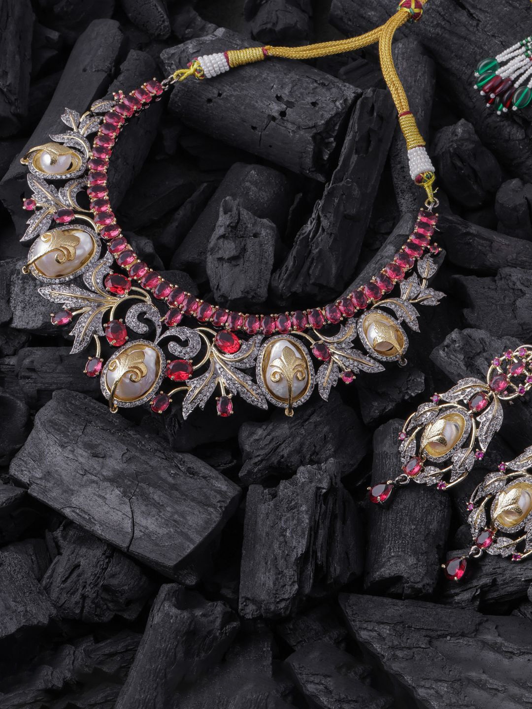 

NIRAMYA JEWELS Stones Studded Floral Jewellery Set, Gold