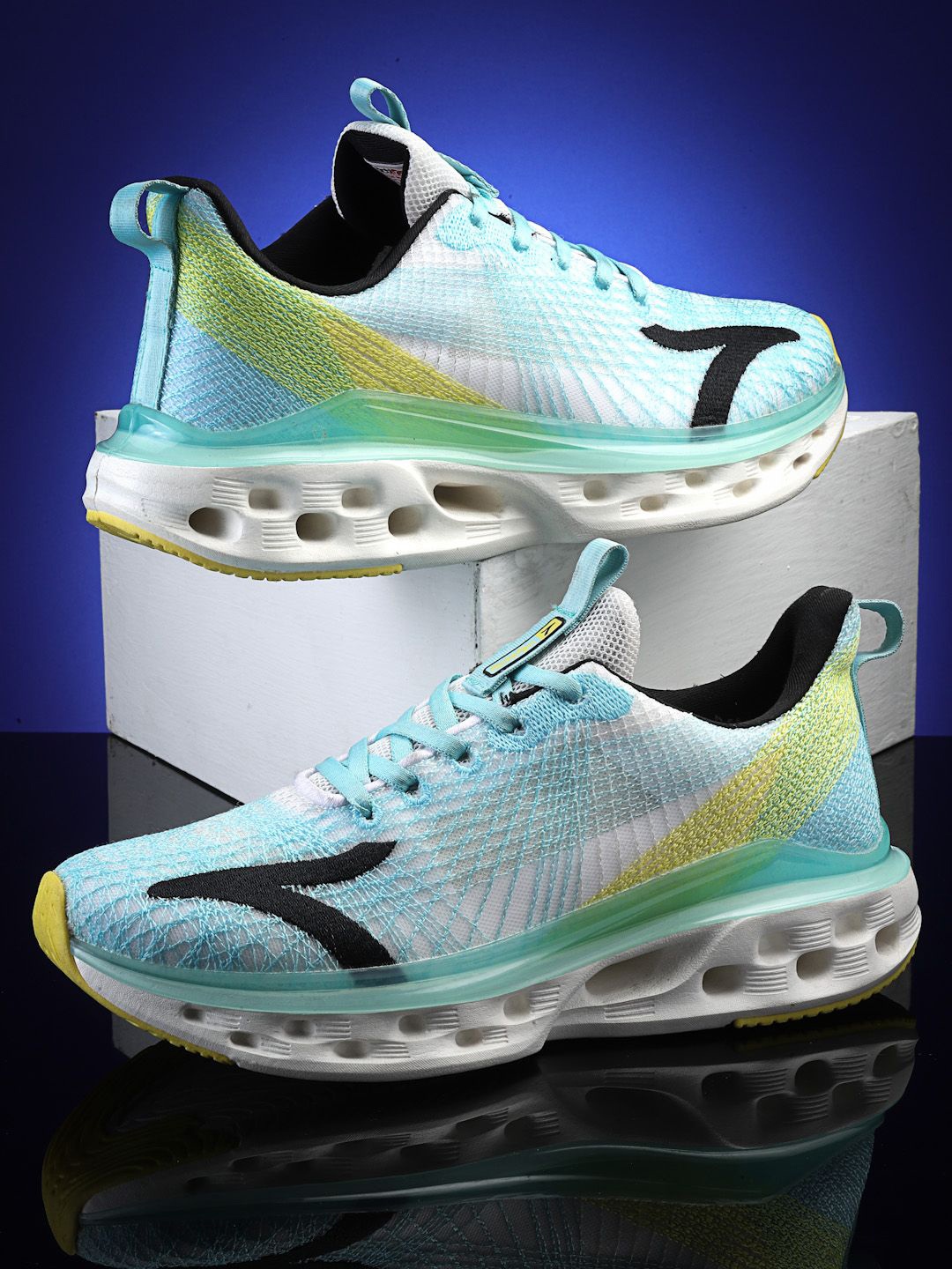 

Action Men Mesh Running Mid-Top Non-Marking Shoes, Sea green