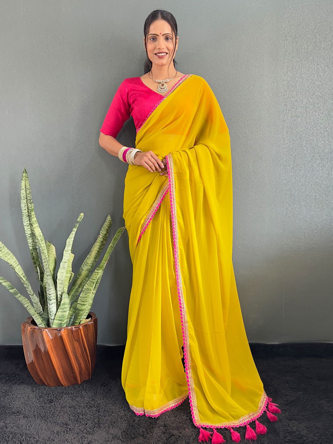 

Panzora Embellished Georgette Lace Border Saree, Yellow