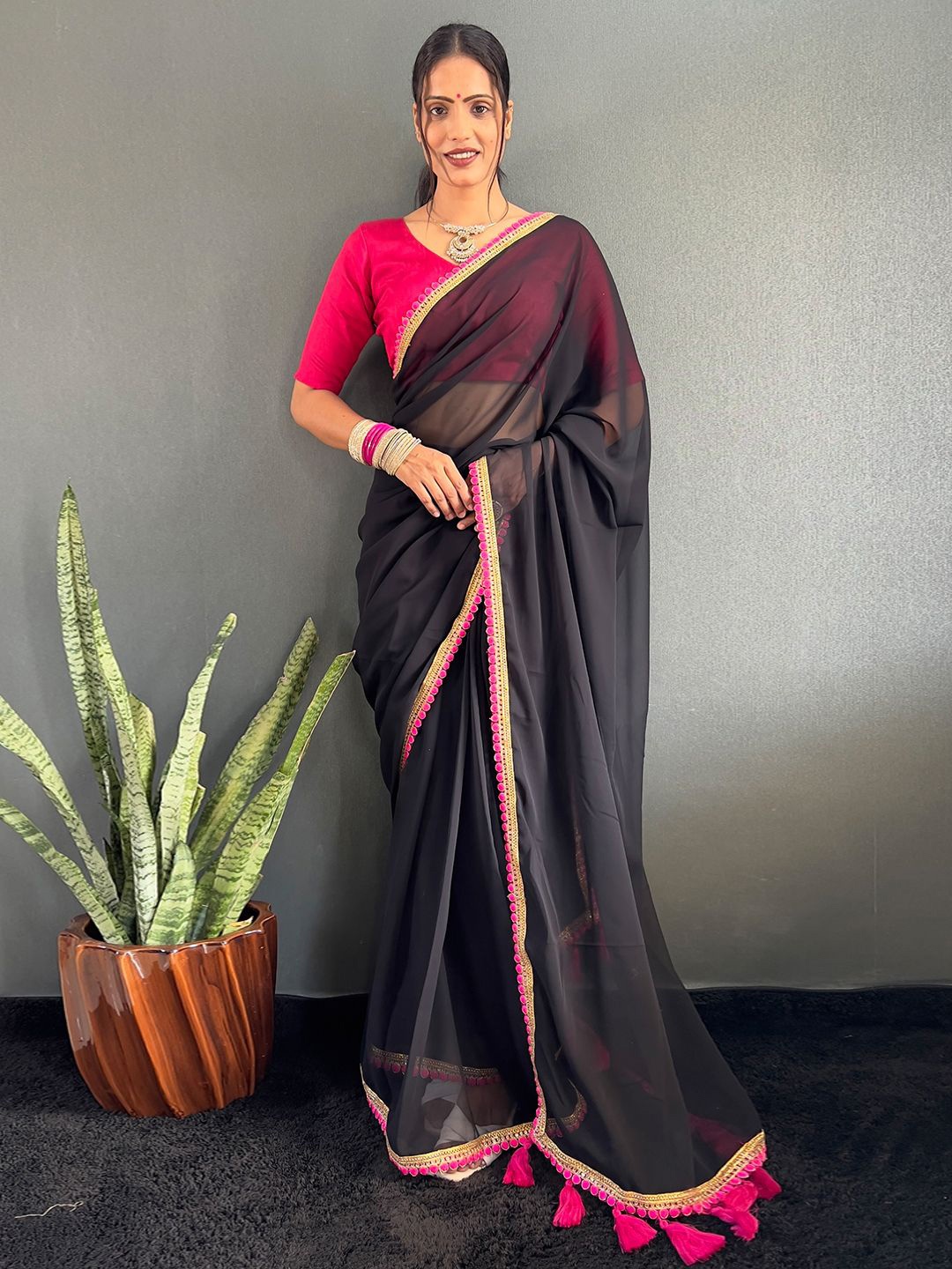 

Panzora Embellished Georgette Lace Border Saree, Black