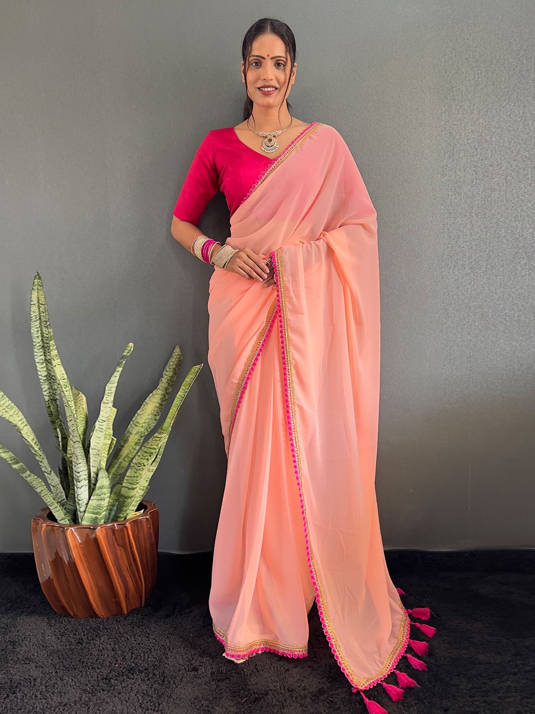 

Panzora Embellished Georgette Lace Border Saree, Peach