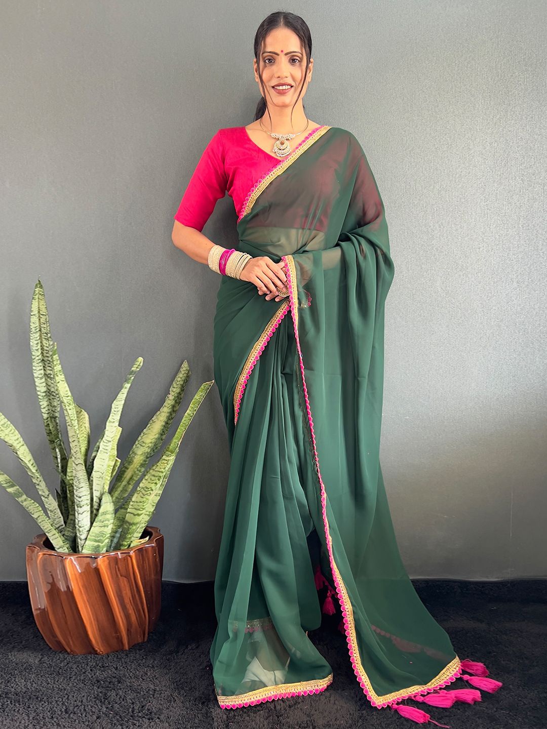 

Panzora Embellished Georgette Lace Border Saree, Green