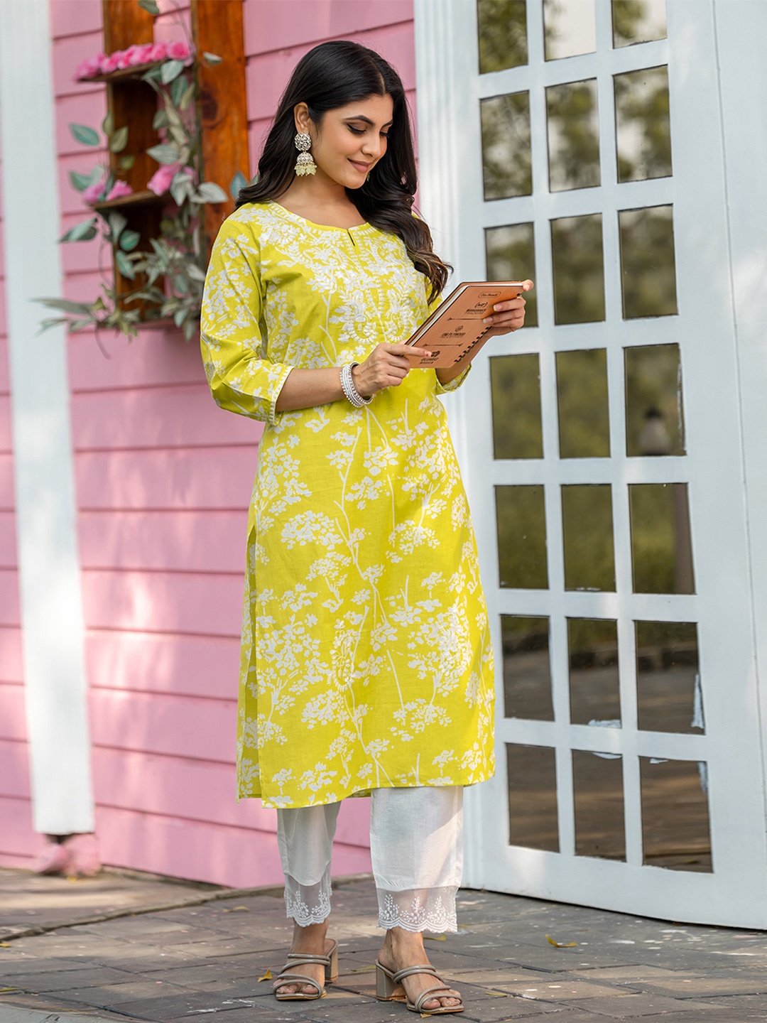 

BAPS Women Floral Printed Panelled Thread Work Pure Cotton Kurta with Trousers, Green