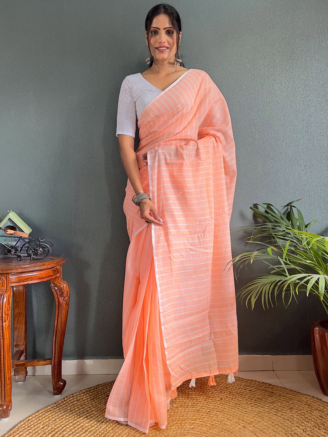 

Panzora Striped Chanderi Linen Saree, Peach