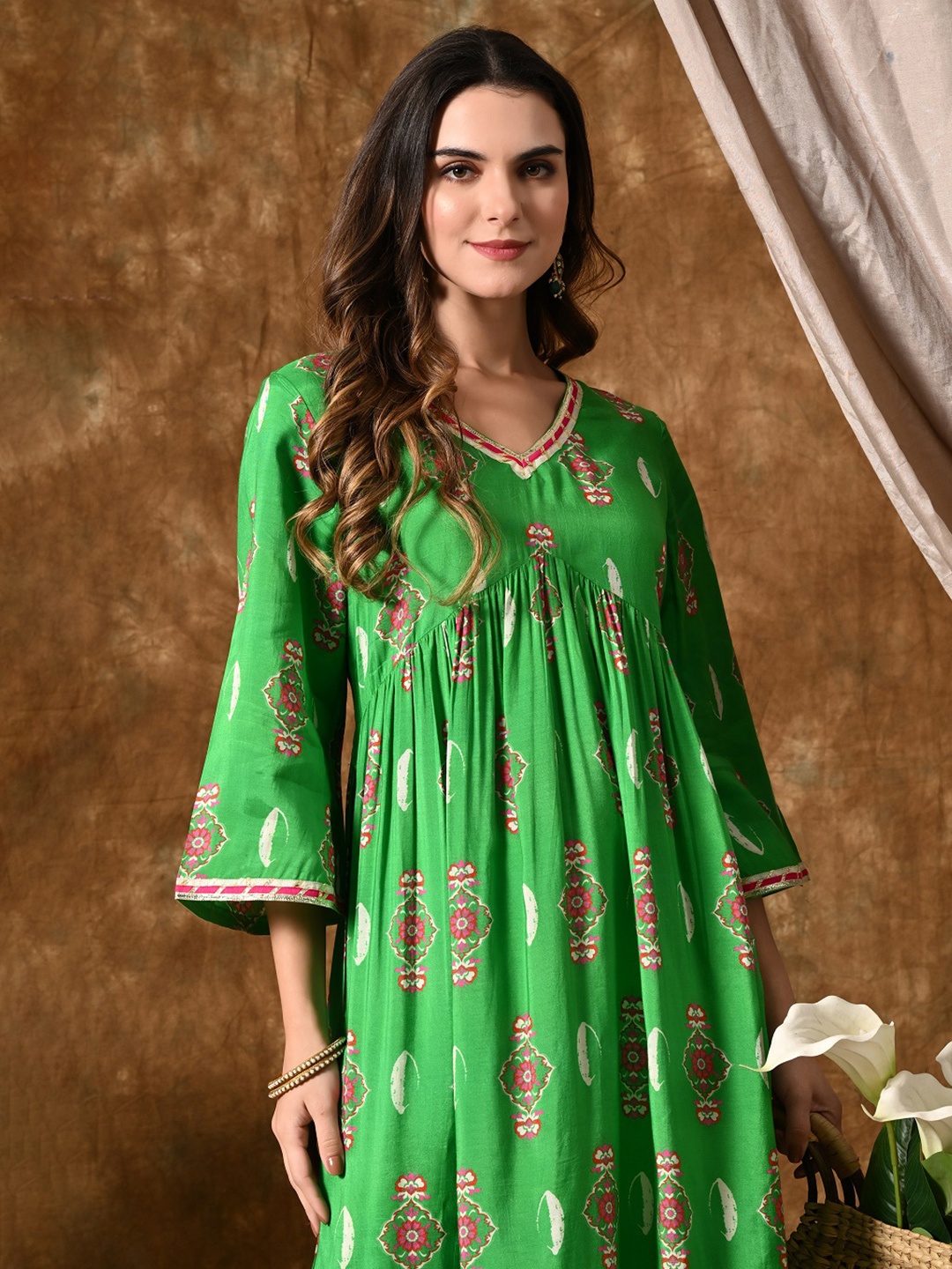 

YELLOW PARROT Women Ethnic Motifs Thread Work Anarkali Kurta, Green