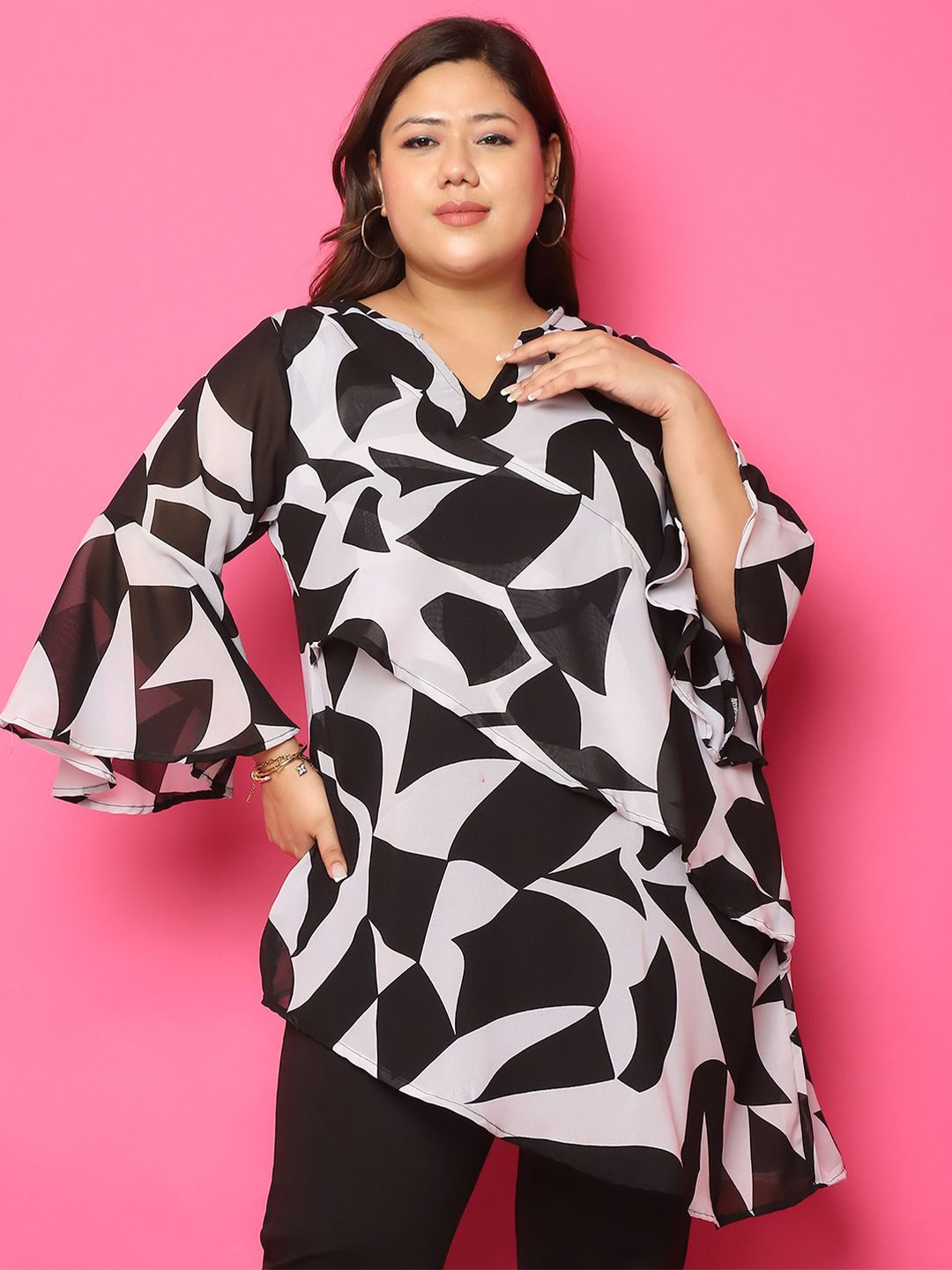 theRebelinme Plus Size Printed Georgette Longline Top, Black