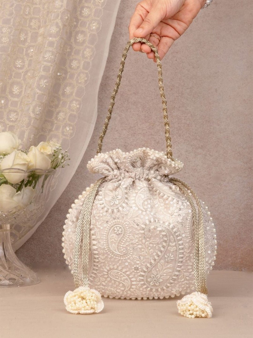 

AMYRA Women Ethnic Motifs Printed Bucket Handheld Bag, Beige