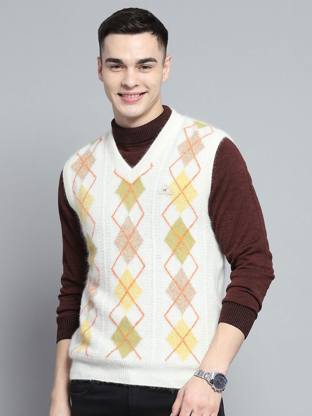 

Monte Carlo Men Self Design V-Neck Sweater Vest, Off white