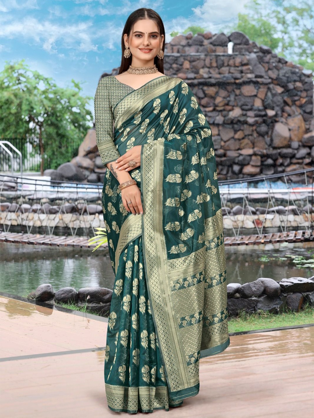 

Aagiri Banarasi Organza Zari Woven Saree with Unstitched Matching Blouse, Sea green