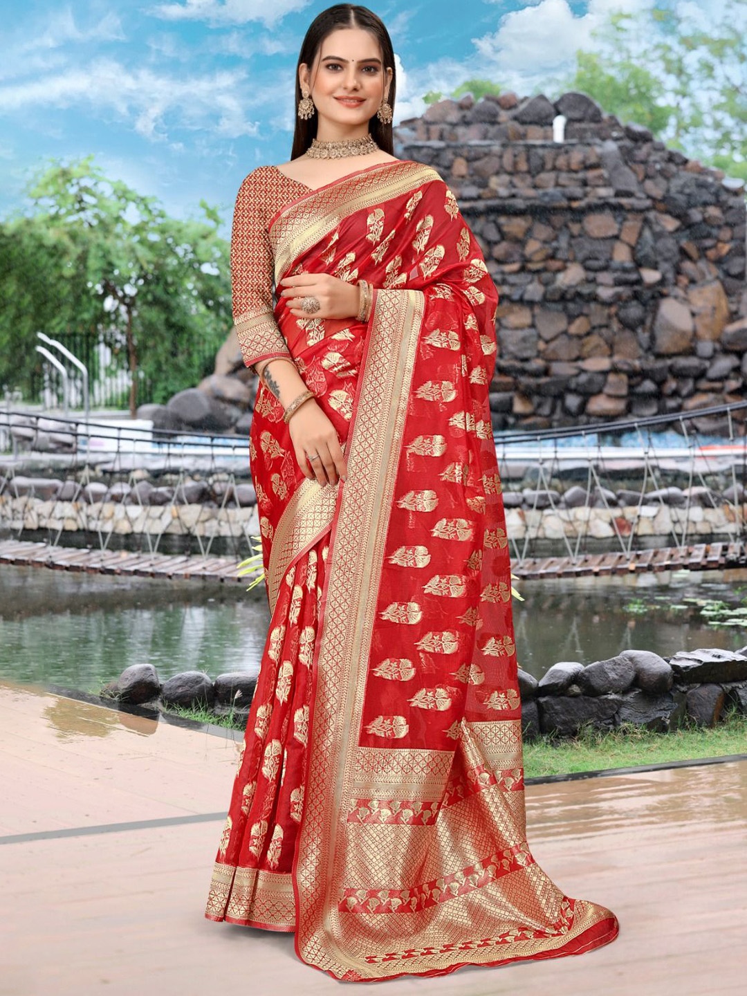 

Aagiri Woven Design Zari Organza Banarasi Saree, Red