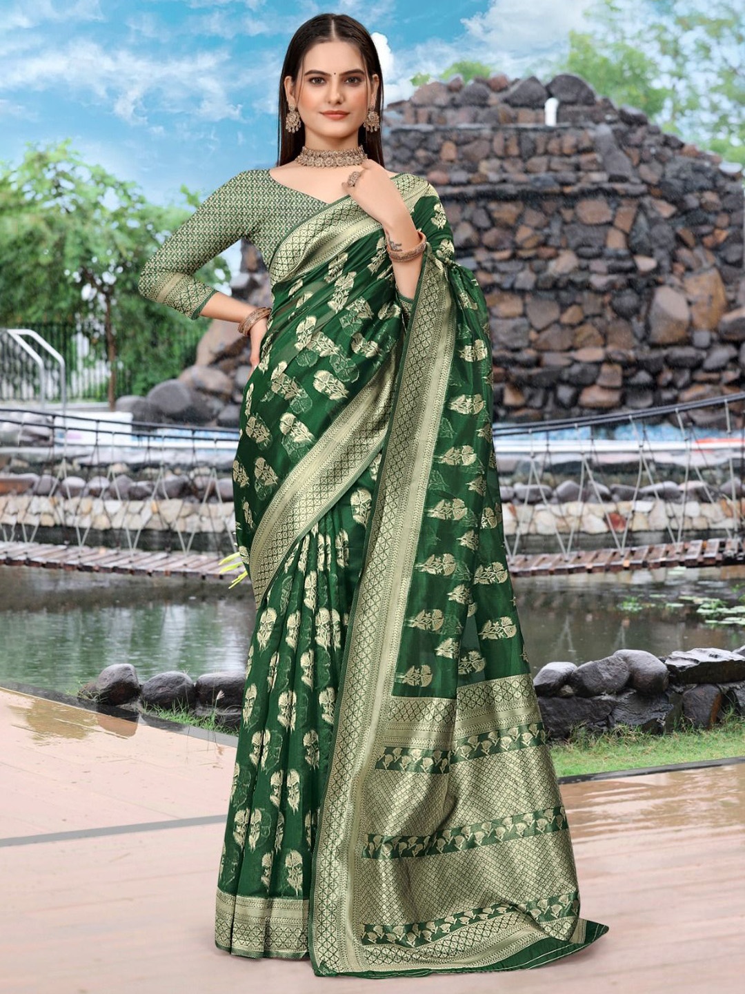 

Aagiri Women Banarasi Organza Zari Saree, Green