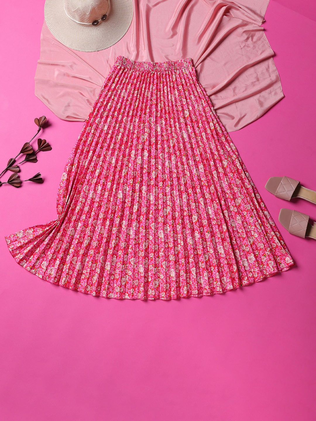 

Krunal Raiyani Women Floral Printed Flared Skirt, Pink