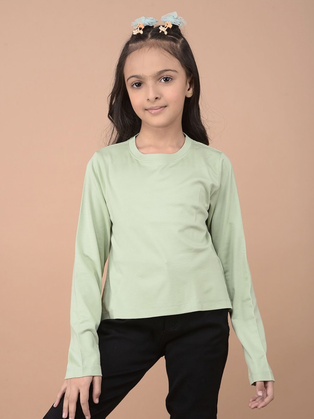 

Crimsoune Club Girls Solid Round Neck T-shirt, Green