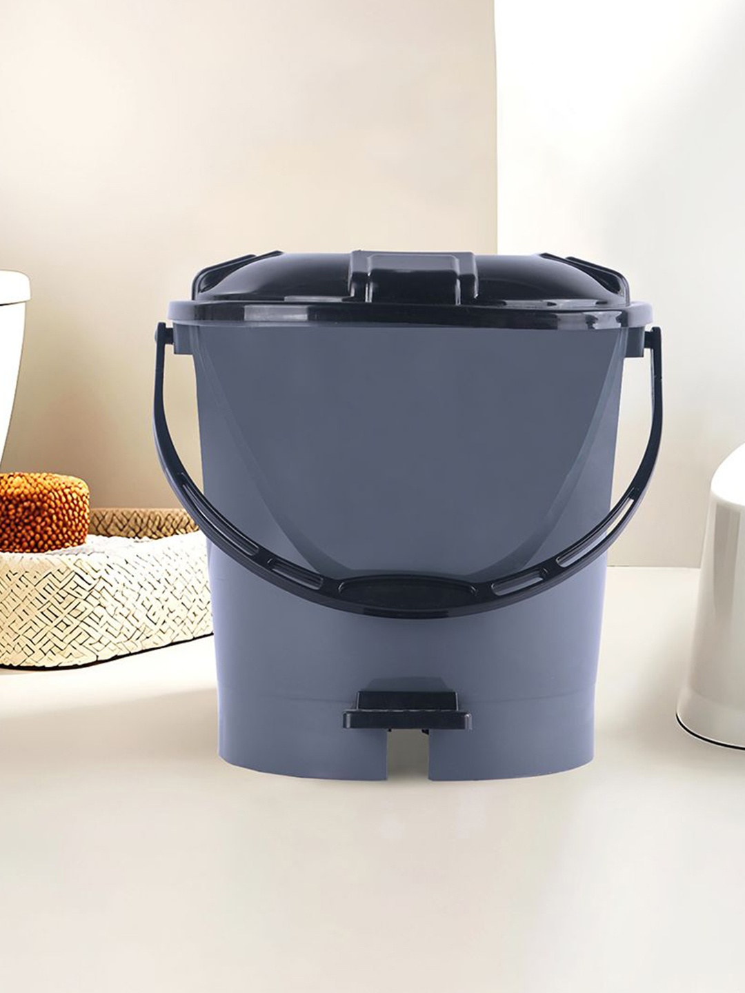 

Kuber Industries Grey & Black Check Dhakkan Pedal Dustbin