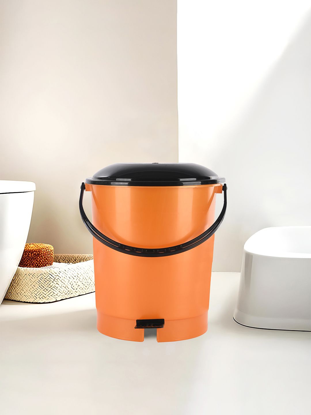 

Kuber Industries Orange Colored & Black Check Dhakkan Pedal Dustbin - 10 Ltrs