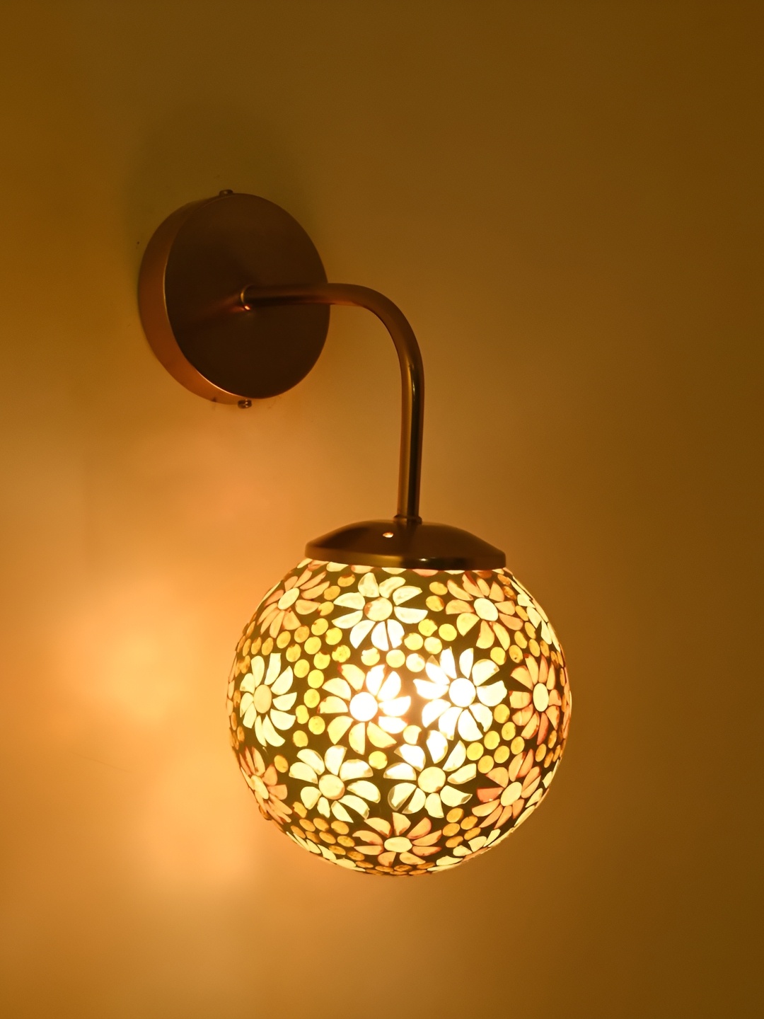 

Afast Red & White Metal Rectangle Shaped Wall Lamp
