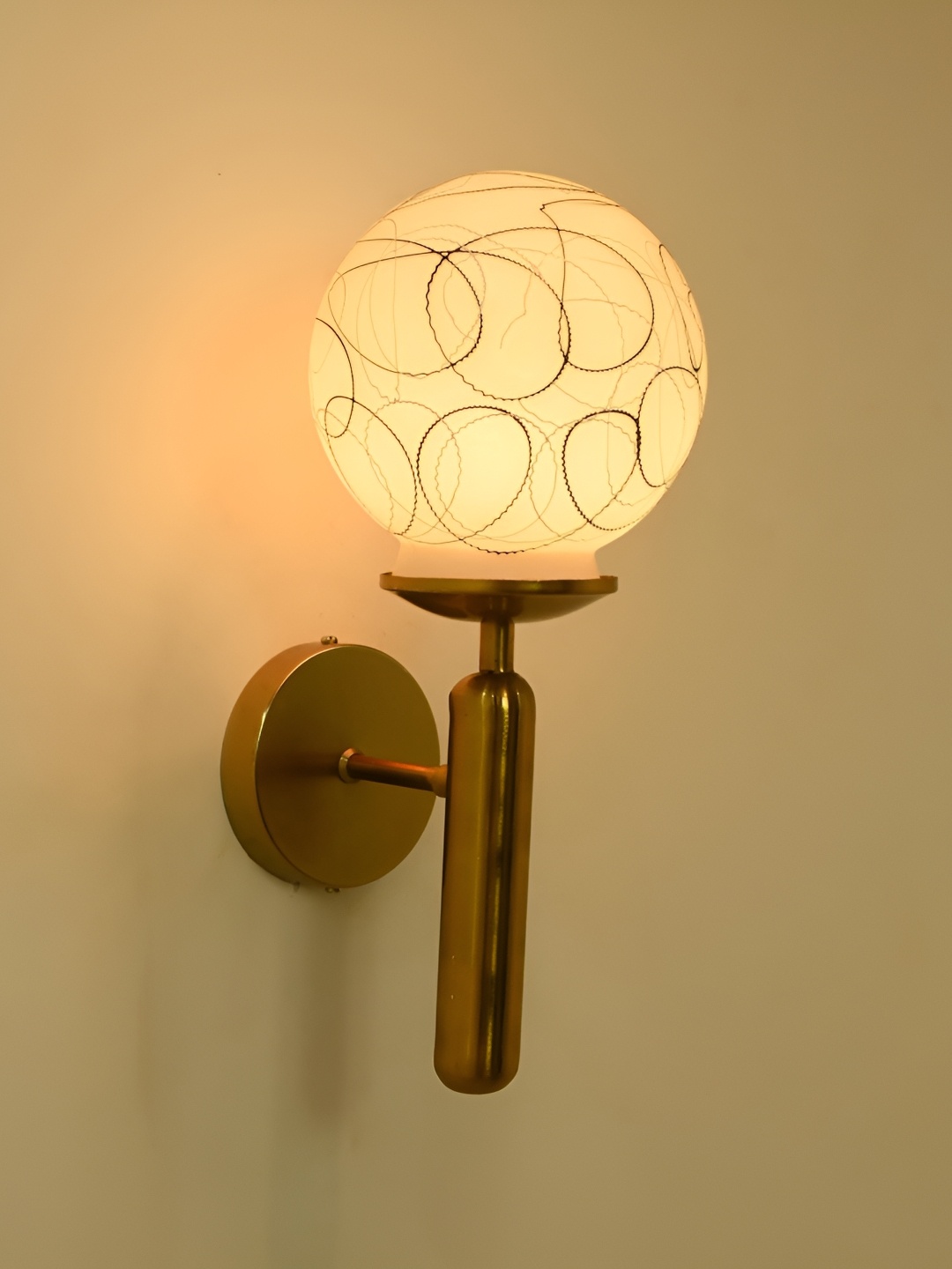 

Afast Black & White Metal Rectangle Shaped Wall Lamp