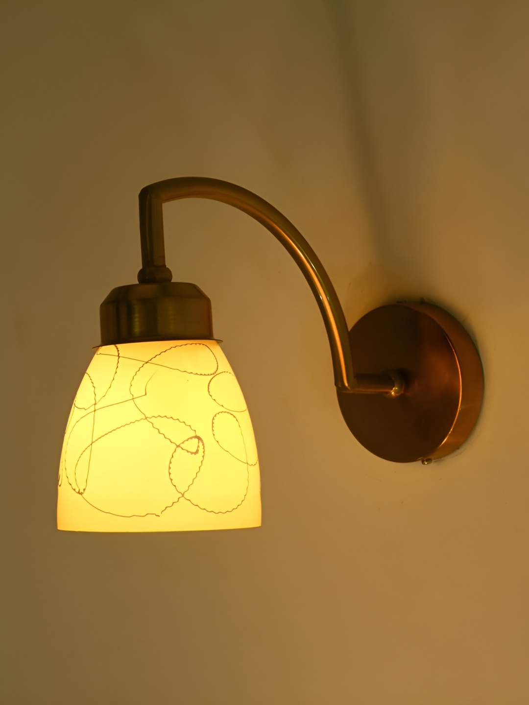 

Afast Yellow & White Metal Rectangle Shaped Wall Lamp