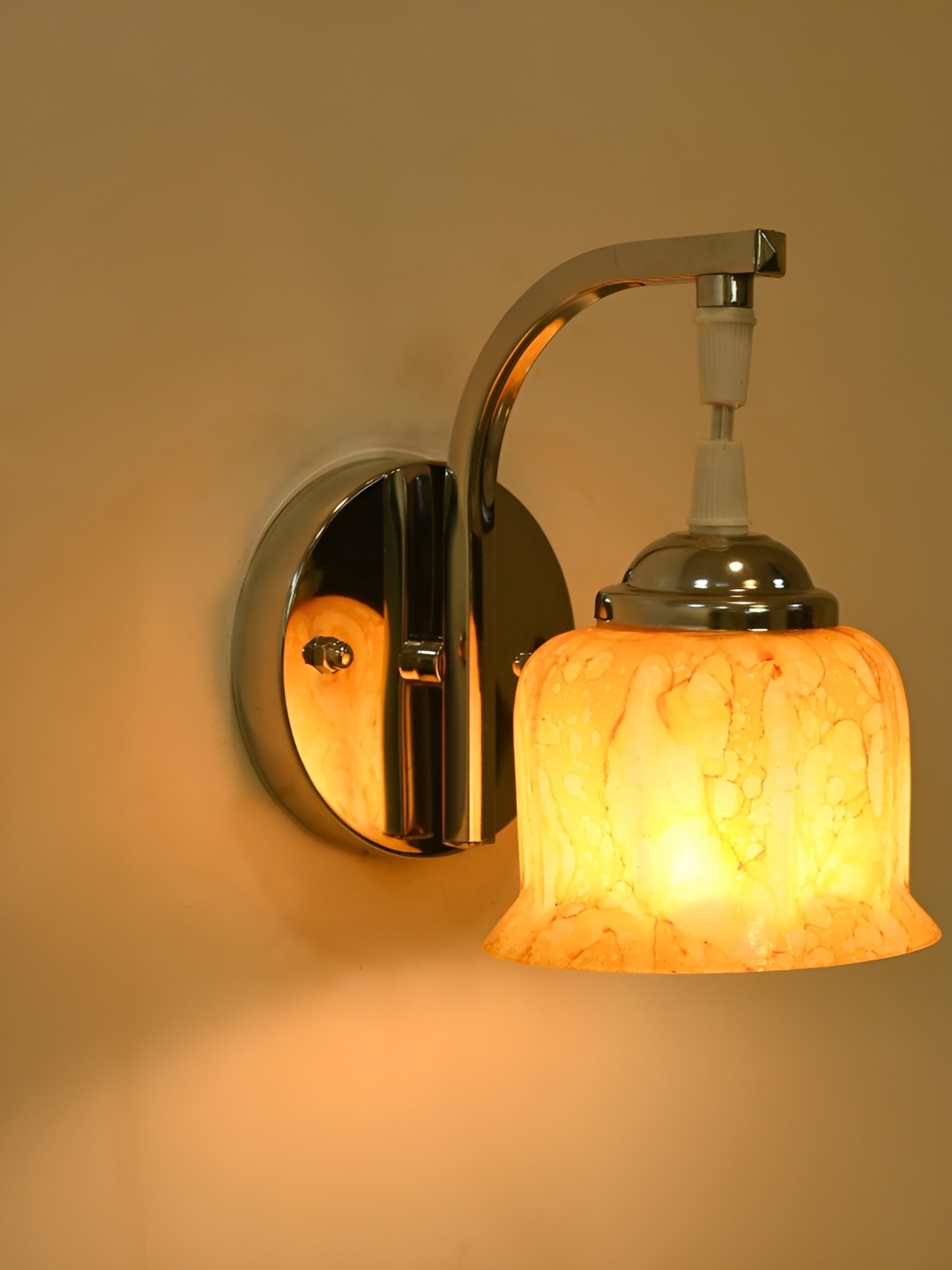 

Afast Yellow Metal Rectangle Shaped Wall Lamp