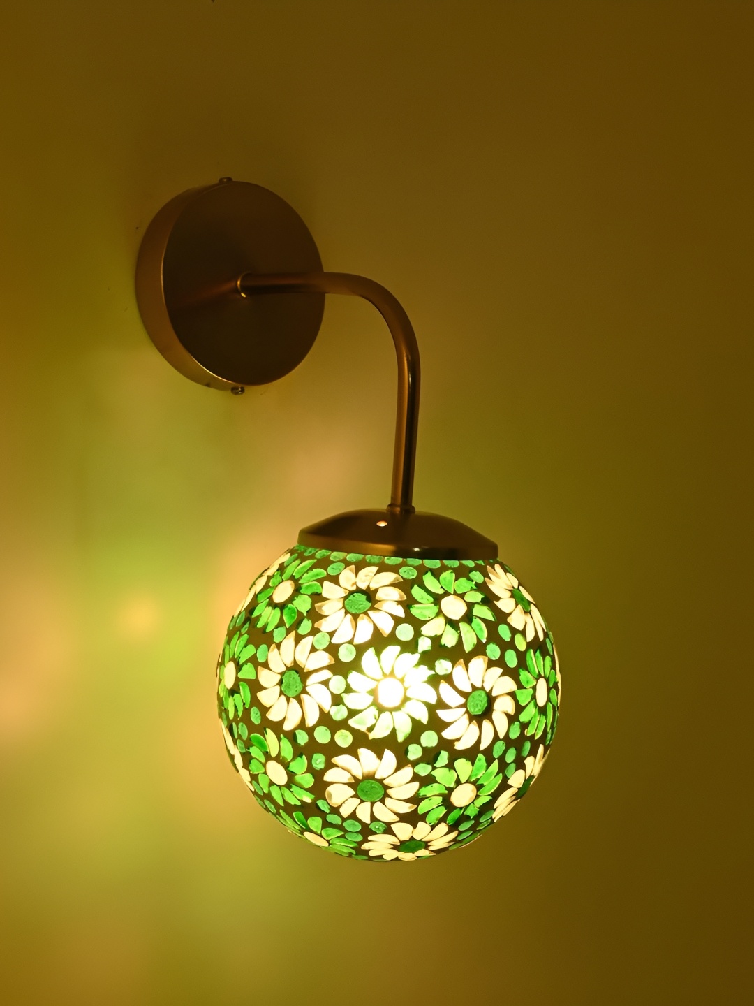 

Afast Green Metal Rectangle Shaped Wall Lamp
