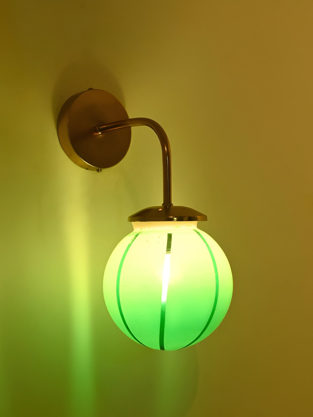 

Afast Green Metal Rectangle Shaped Wall Lamp