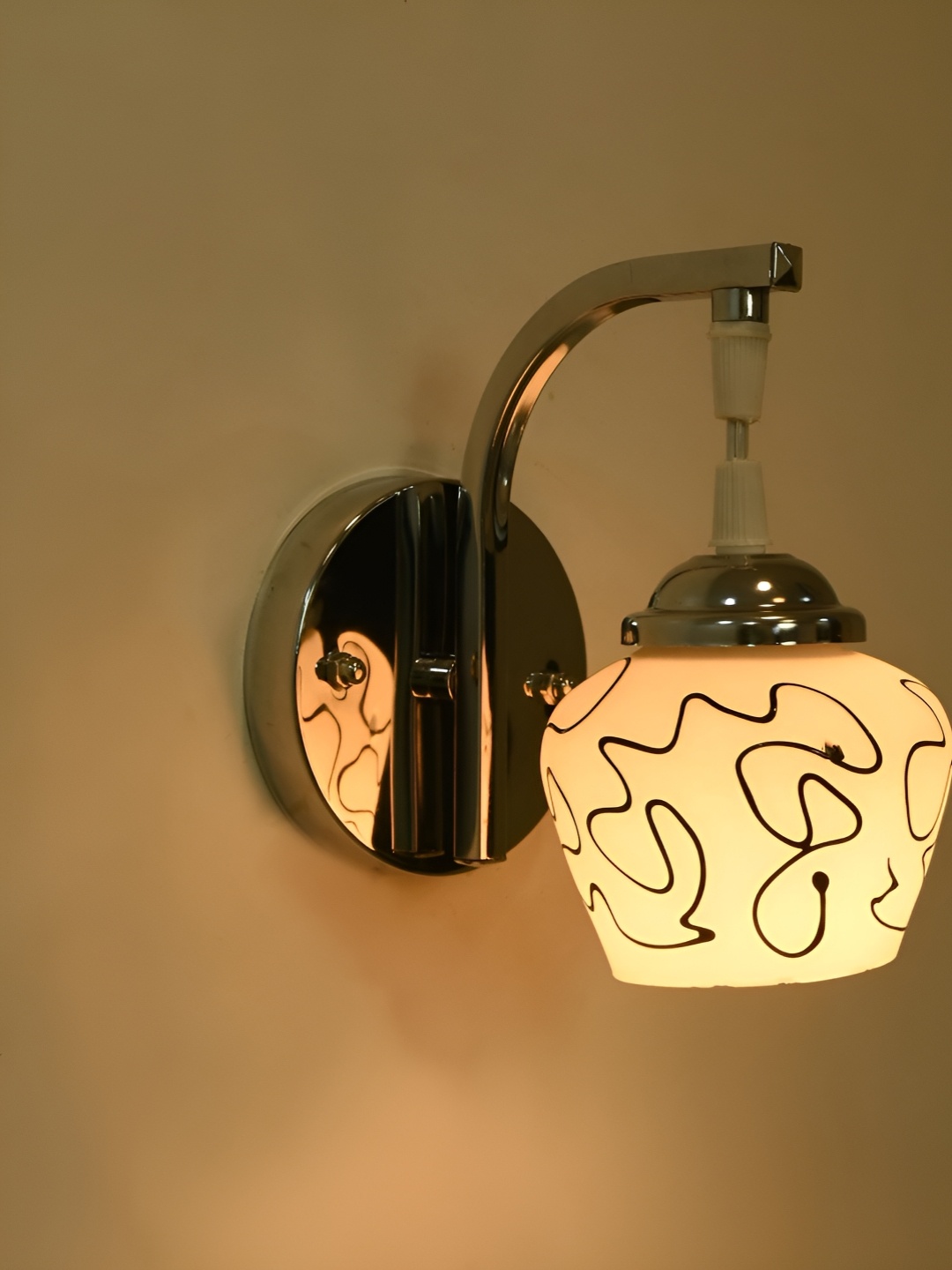 

Afast White & Black Metal Rectangle Shaped Wall Lamp