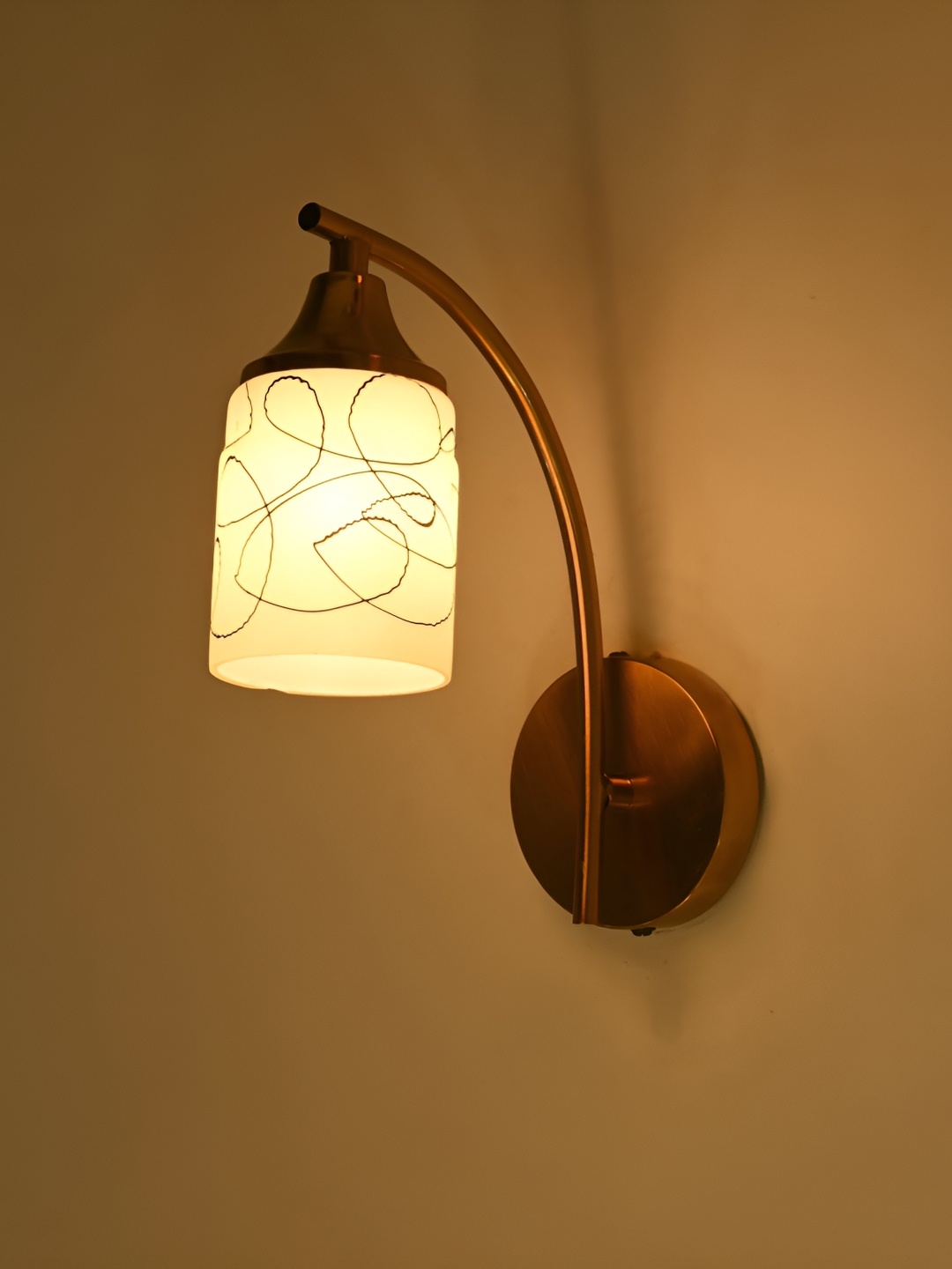 

Afast Black & White Metal Rectangle Shaped Wall Lamp