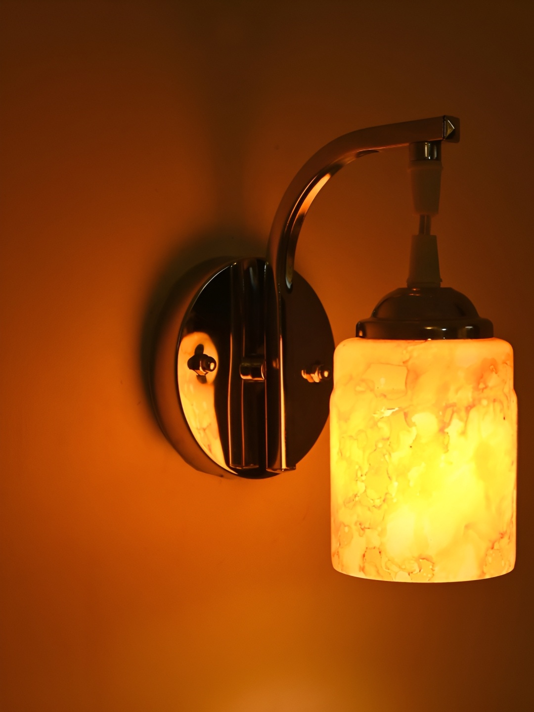 

Afast Yellow Metal Rectangle Shaped Wall Lamp