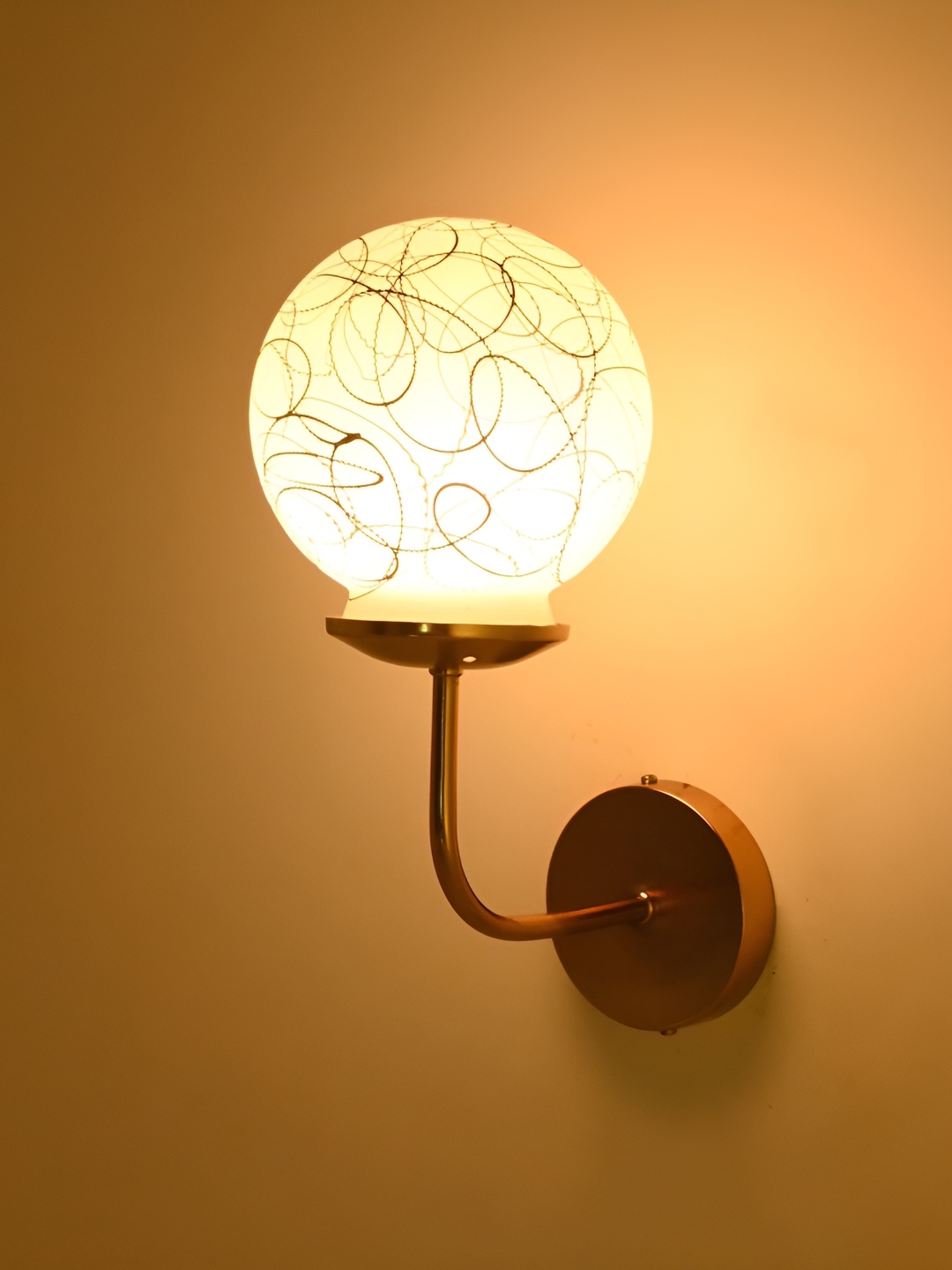 

Afast Black & White Metal Rectangle Shaped Wall Lamp
