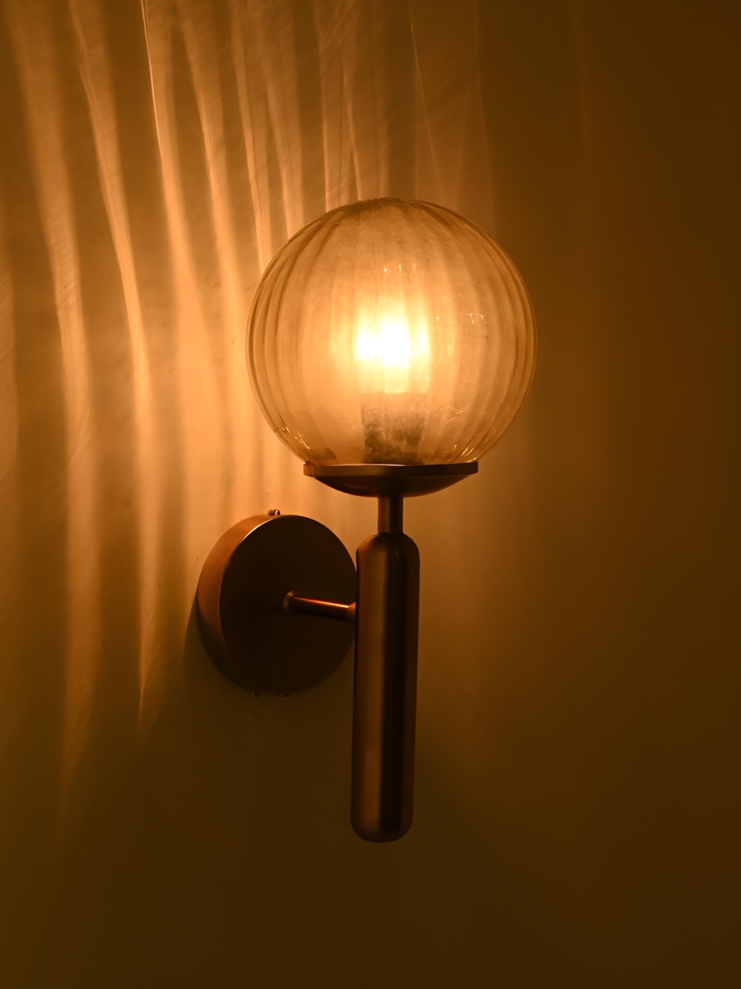 

Afast Gold-Toned Metal Rectangle Shaped Wall Lamp