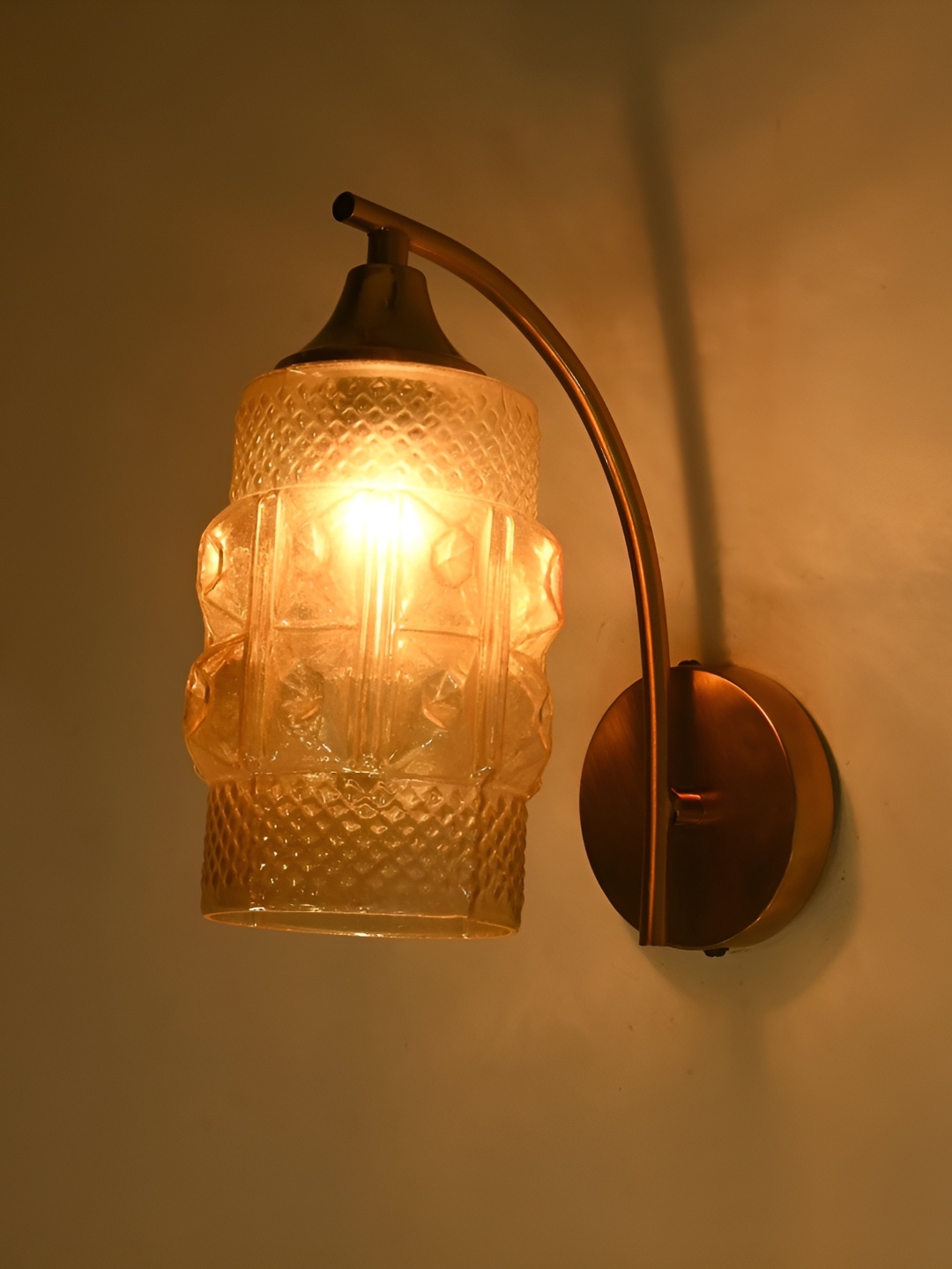 

Afast Gold-Toned Metal Rectangle Shaped Wall Lamp
