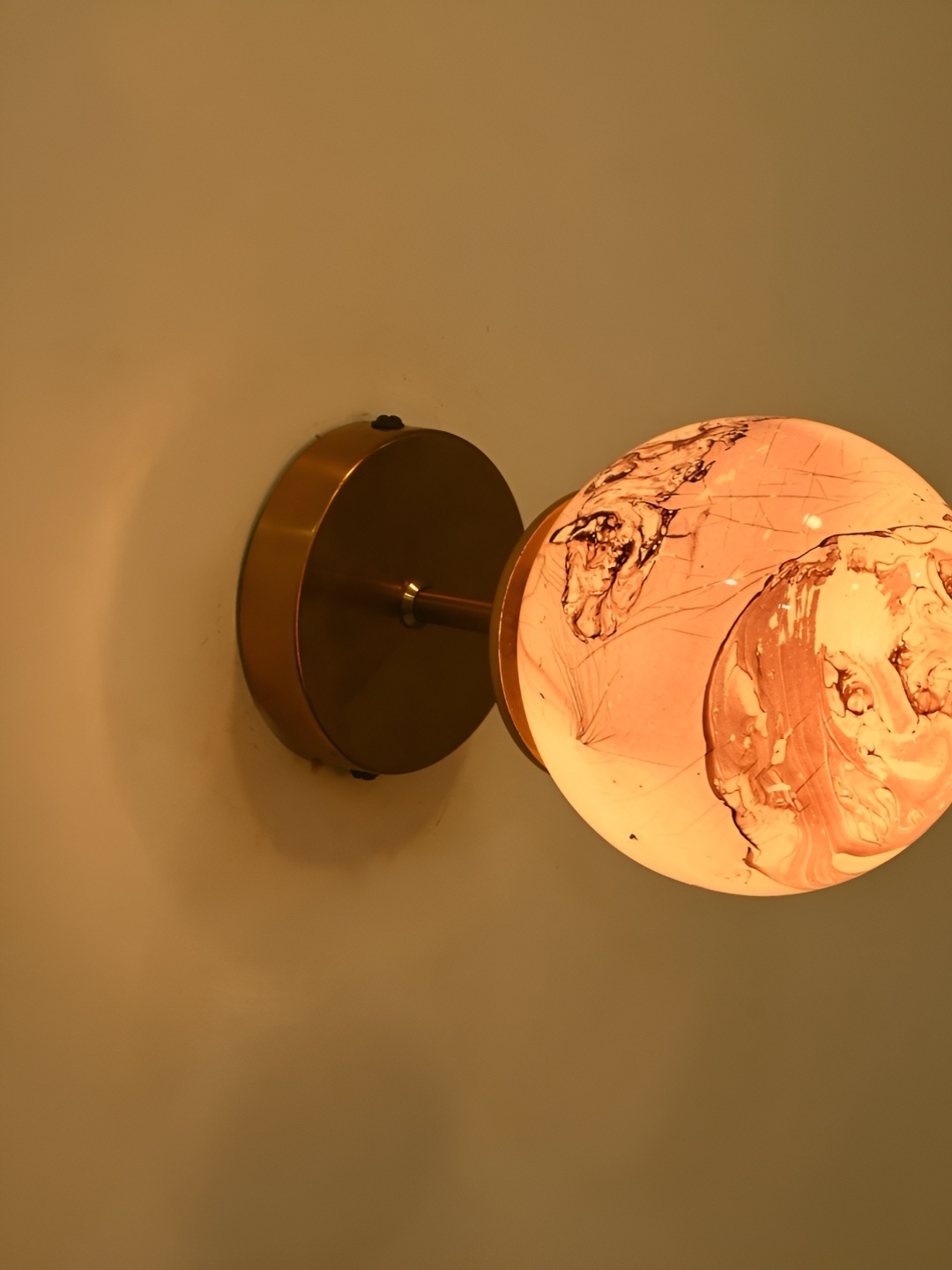 

Afast Brown & White Metal Rectangle Shaped Wall Lamp