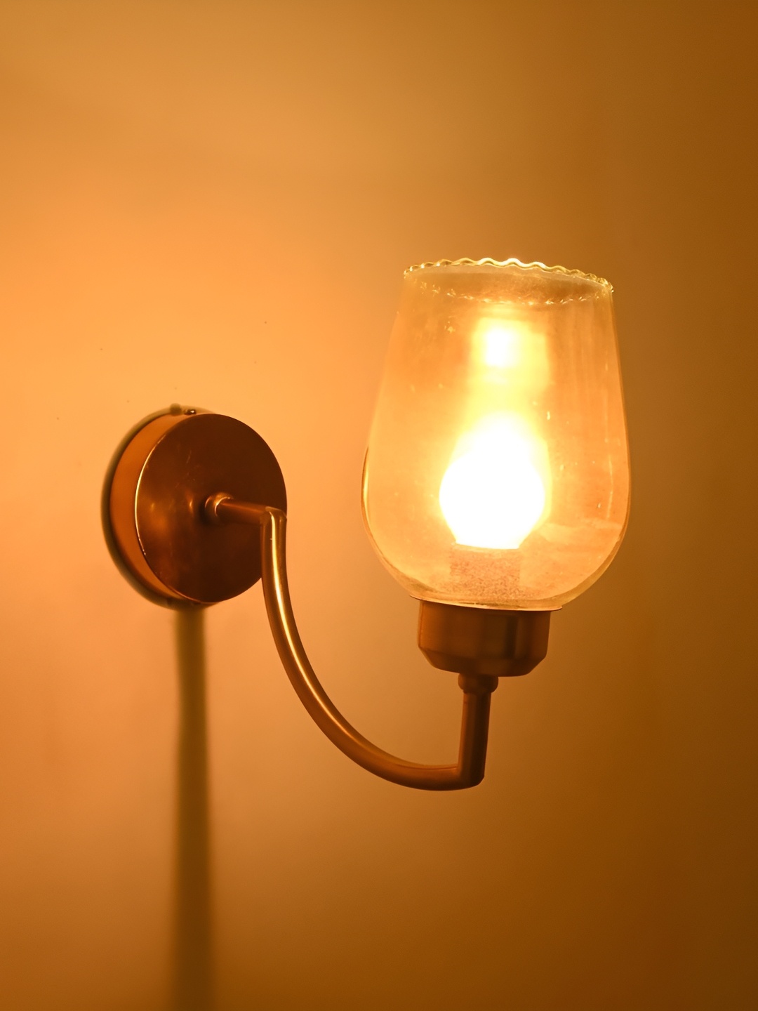 

Afast Gold-Toned Metal Rectangle Shaped Wall Lamp