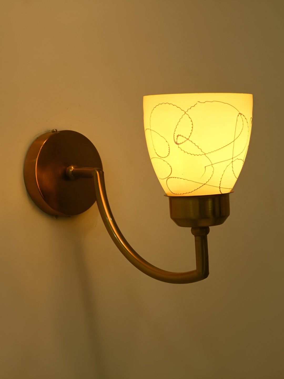 

Afast Yellow & White Metal Rectangle Shaped Wall Lamp