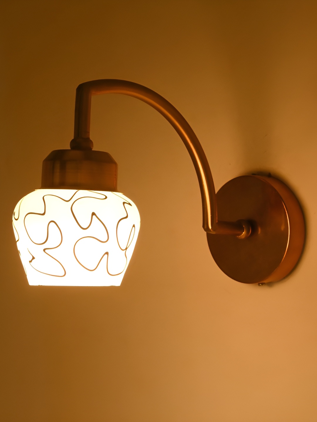 

Afast Black & White Metal Rectangle Shaped Wall Lamp