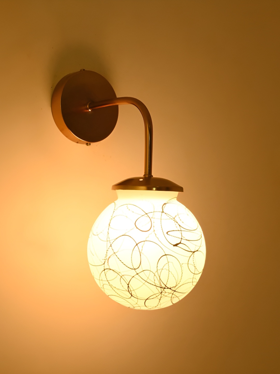 

Afast Black & White Metal Rectangle Shaped Wall Lamp