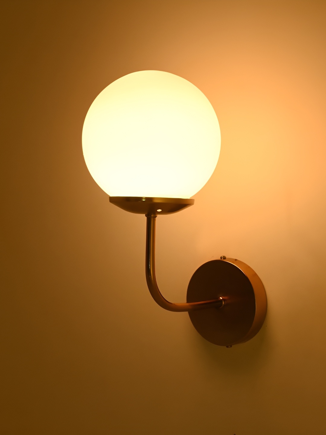 

Afast White Metal Rectangle Shaped Wall Lamp