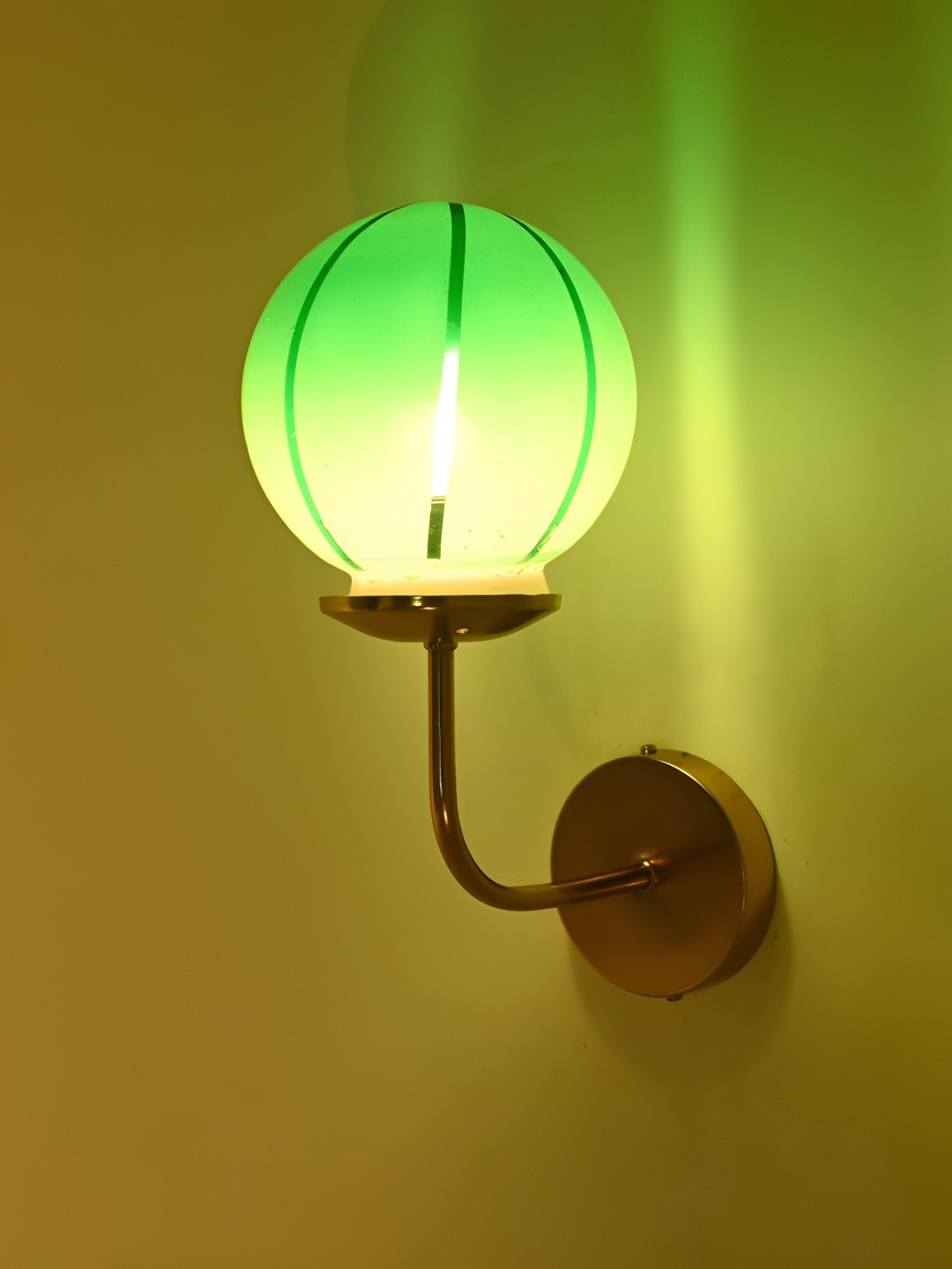 

Afast Green Metal Rectangle Shaped Wall Lamp