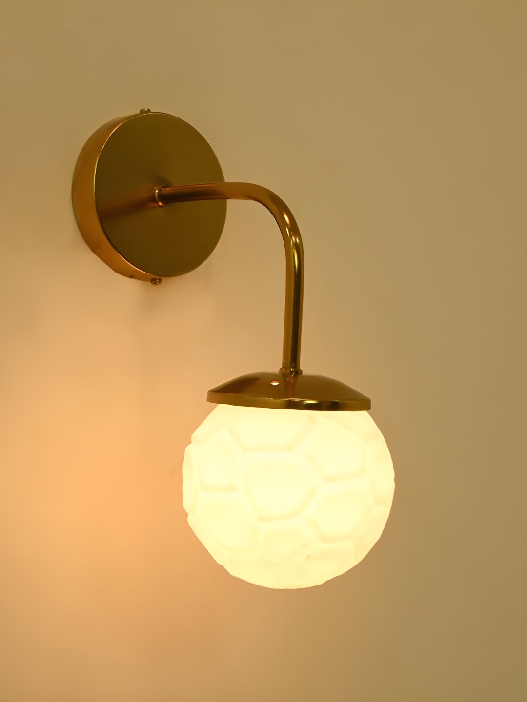 

Afast White Metal Rectangle Shaped Wall Lamp