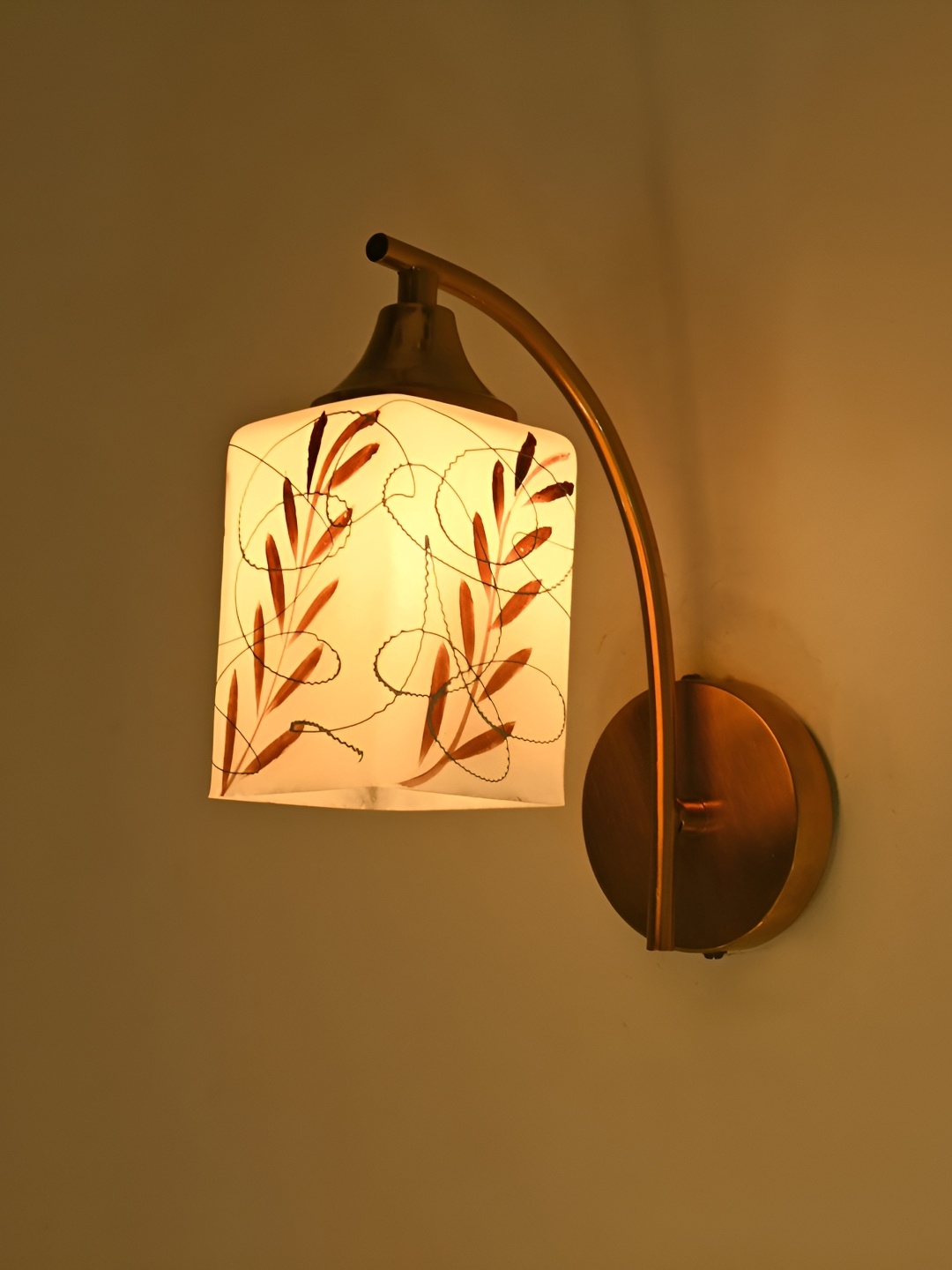 

Afast Brown & White Metal Rectangle Shaped Wall Lamp